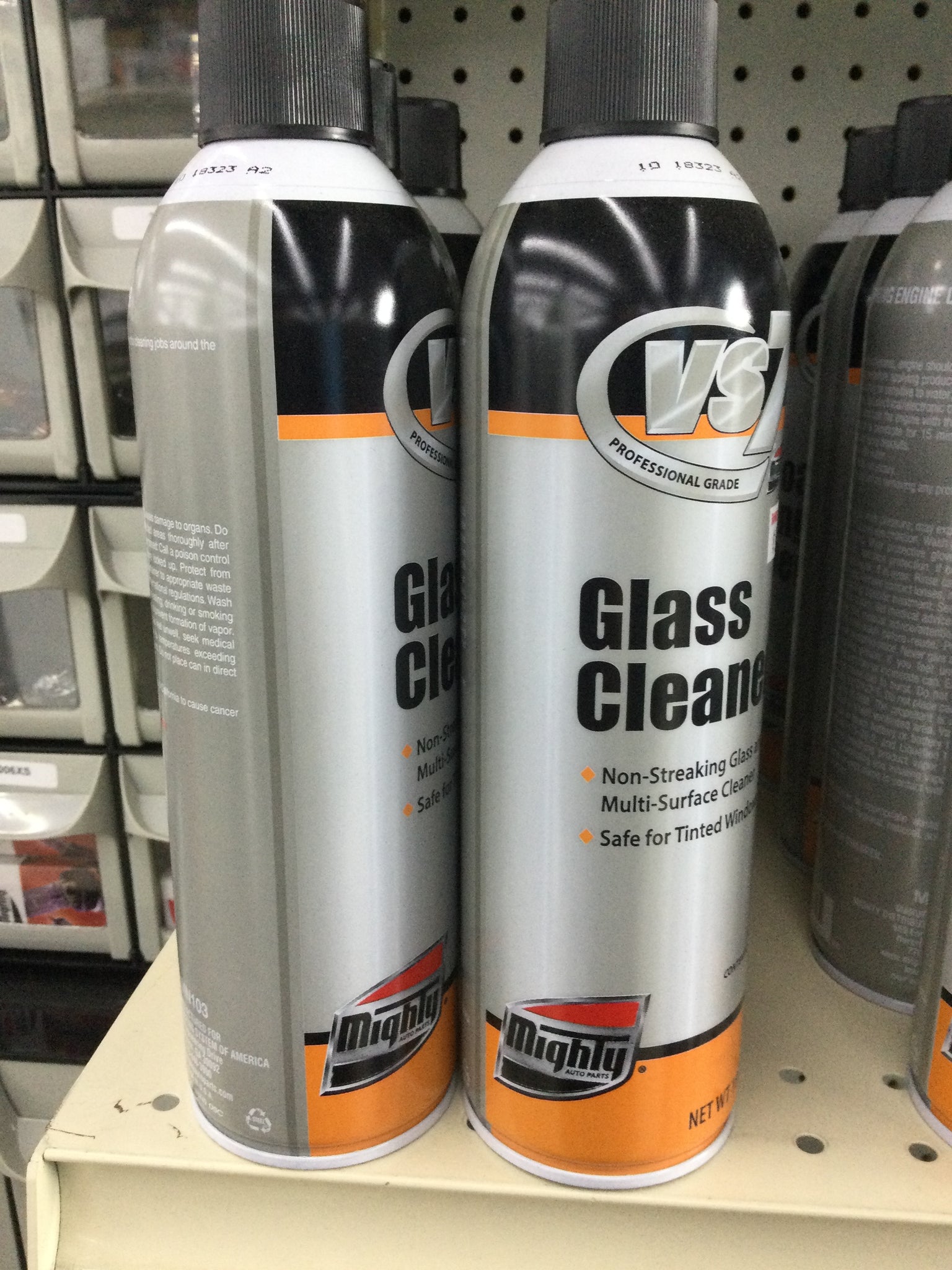 MIGHTY GLASS CLEANER 18 OZ. MN103