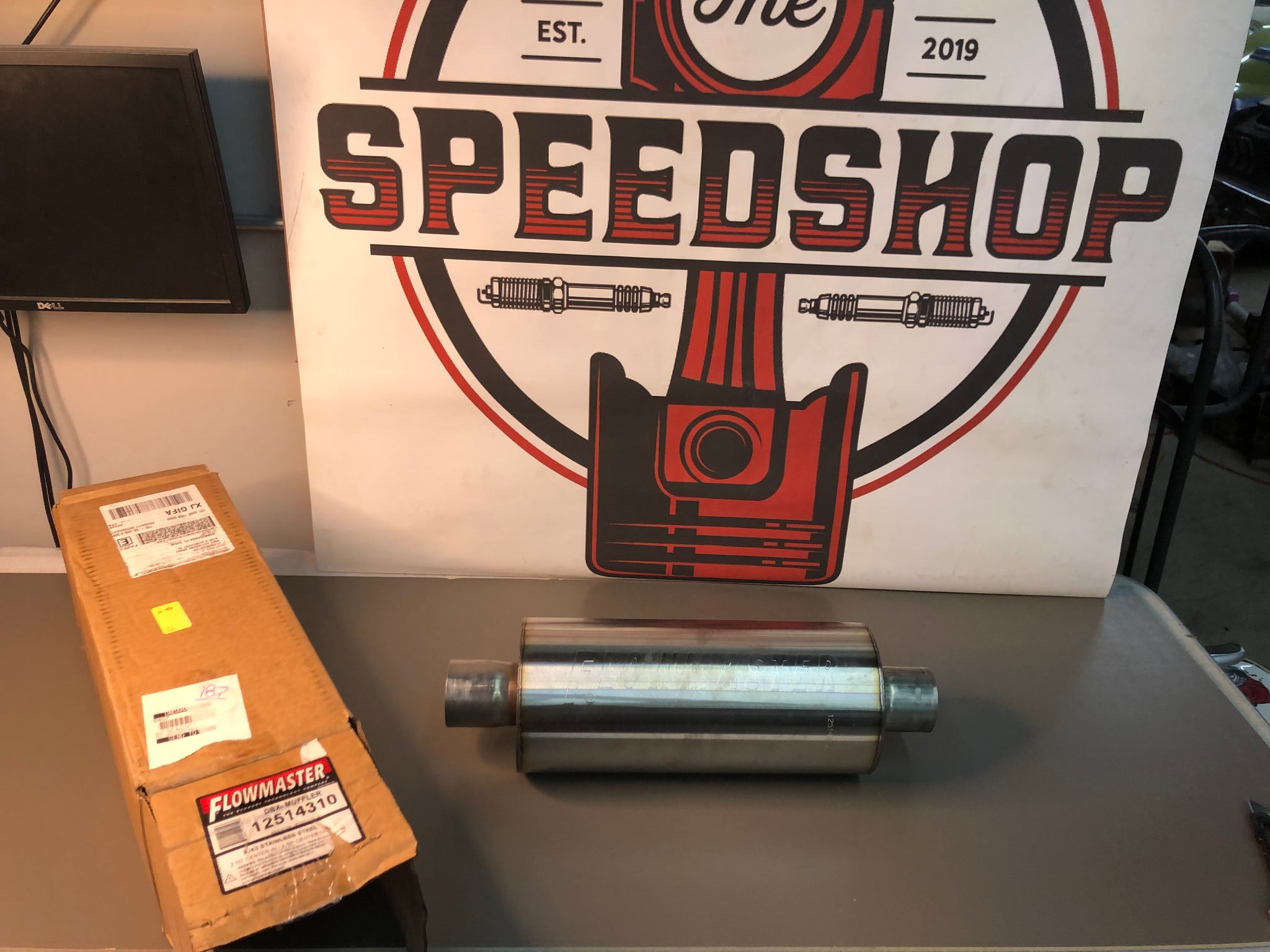 Flowmaster 12514310 2.50 Center In/2.50 Center Out DBX Muffler