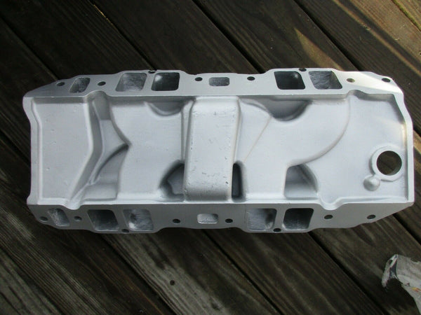 Edelbrock C454 BBC Intake Manifold Dominator