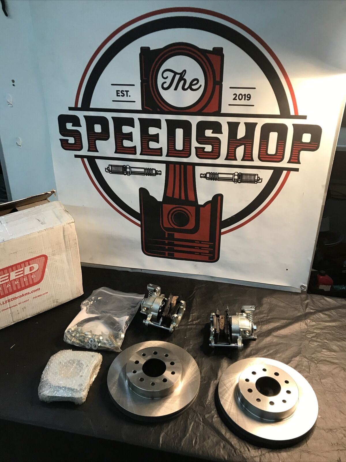 Leed Brakes RC4001 Rear Disc Brake Kit Mopar 8 1/4 & 9 1/4 11 in. Plain Rotors Z