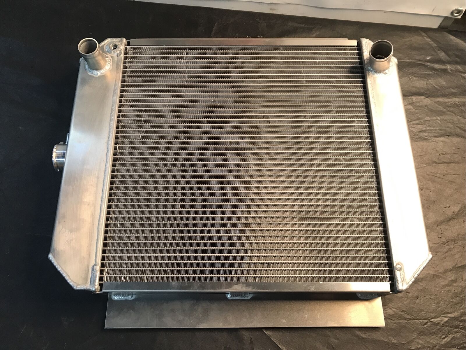 Be Cool 35100 Radiators Bone Yard Universal LS Swap Aluminum Downflow 22.75 x 24